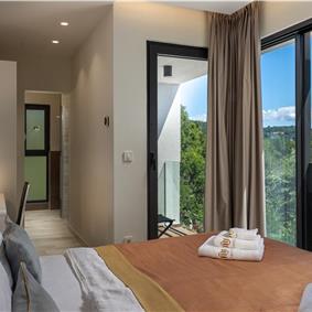 4 Bedroom Villa with Salt Water Pool, Private mini golf course and Rooftop Terrace near Opatija, Sleeps 8
